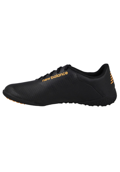 Чоловічі футбольні бутси New Balance MSFUDTBI у профіль з внутрішньої сторони з написом New Balance