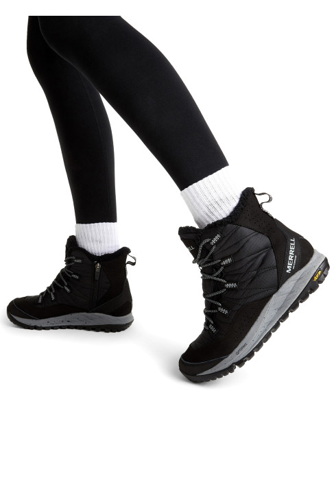 Чорні зимові кросівки-черевики Merrell Antora Sneaker Boot WP на нозі вид збоку