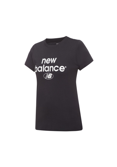 Жіноча футболка New Balance Essentials Reimagined Arch чорного кольору. Зроблена з м'якого бавовняного трикотажу, має класичний крій та вінтажний логотип New Balance у формі арки на грудях. Магазин LikeSport.