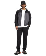 Чоловічий спортивний костюм Under Armour EMEA Tracksuit Novelty чорно-сірого кольору у повний зріст, вигляд спереду