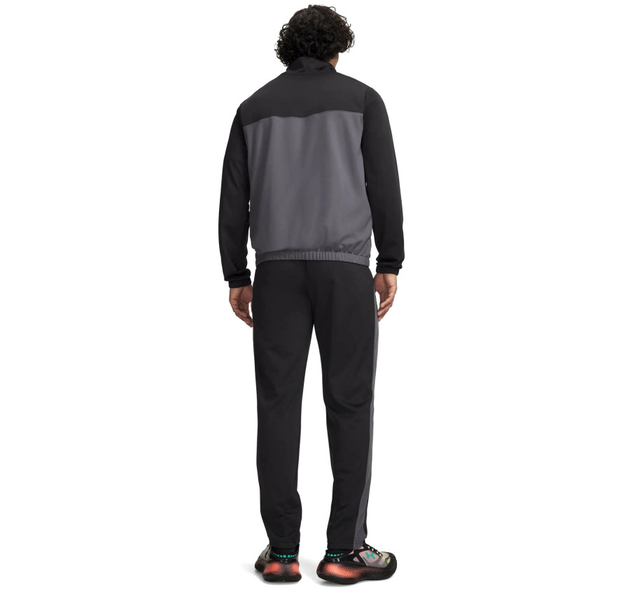 Чоловічий спортивний костюм Under Armour EMEA Tracksuit Novelty чорно-сірого кольору, вигляд ззаду