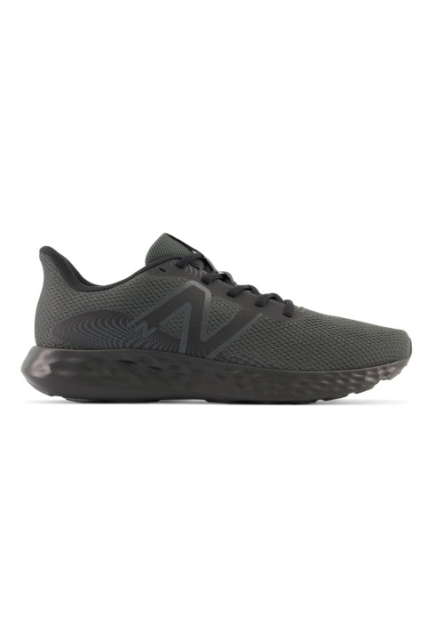 Чоловічий біговий кросівок New Balance 411 V3 темно-сірого кольору у профіль із тонким брендингом та м'якою підошвою