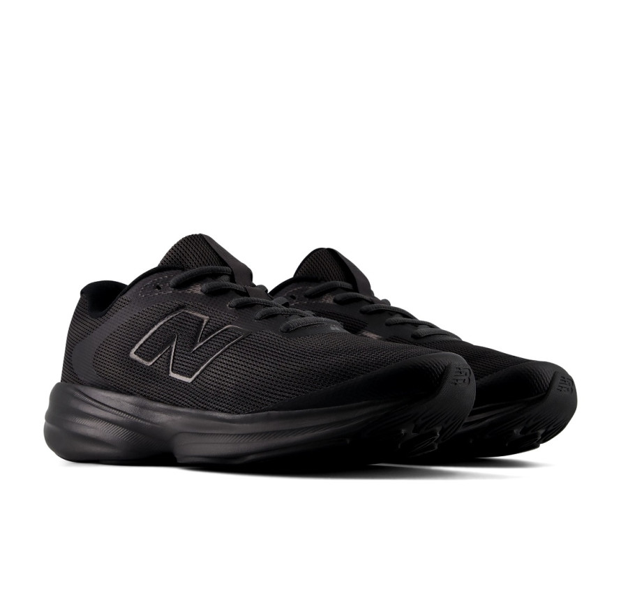 Пара чорних чоловічих кросівок New Balance 411 v4, вигляд у три чверті