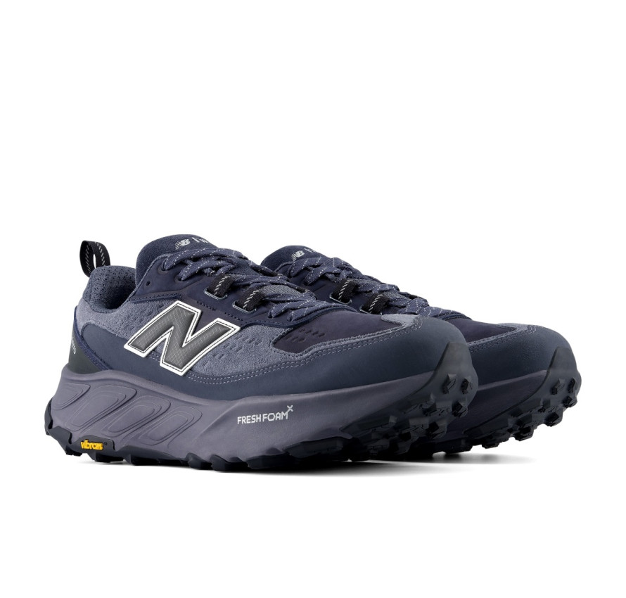 Пара темно-синіх кросівок New Balance Fresh Foam X Hierro Trek v9, вигляд у три чверті