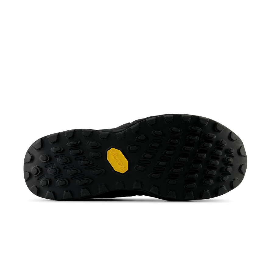 Чорна протекторна підошва Vibram з жовтим логотипом чоловічих кросівок New Balance Fresh Foam X Hierro v8 Gore-Tex