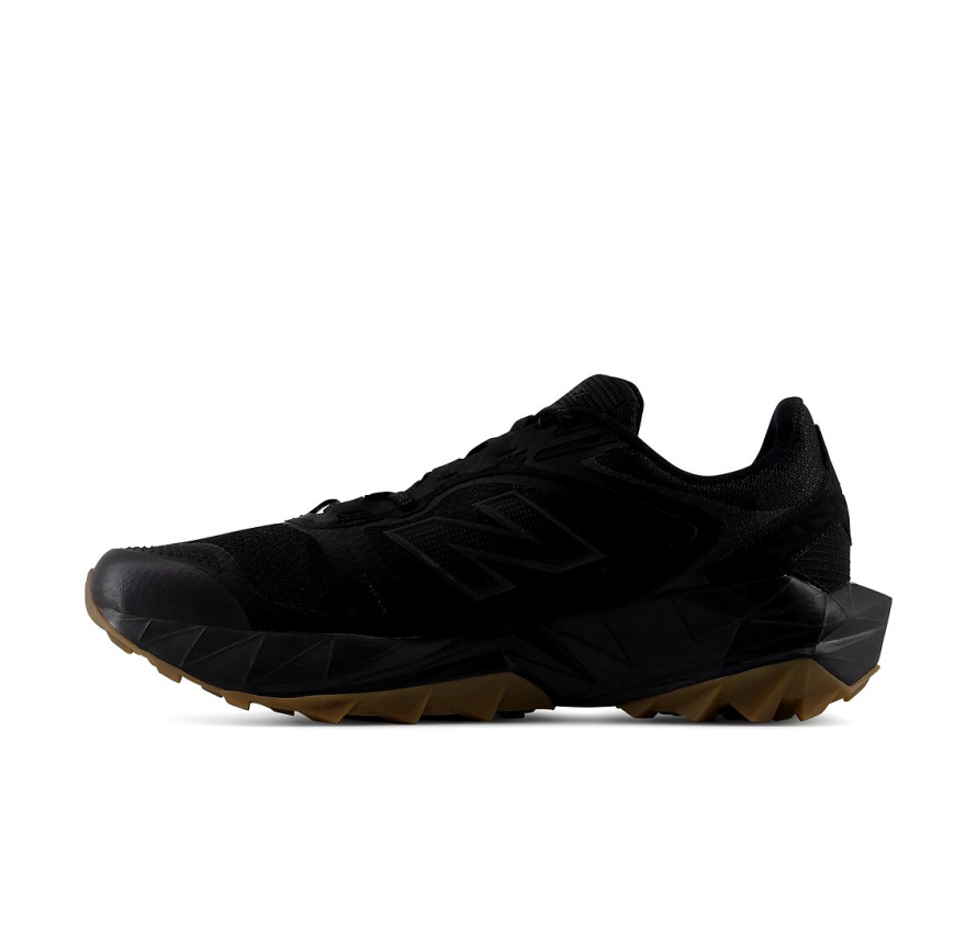 Чоловічі кросівки New Balance Tektrel у профіль з внутрішньої сторони чорного кольору