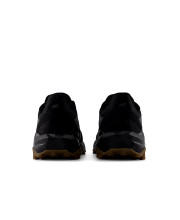 Чоловічі кросівки New Balance Tektrel вид ззаду з масивною п'яткою та логотипом