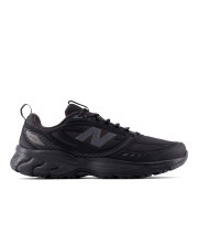 Чоловічі чорні кросівки New Balance 410 V8 у профіль з логотипом N та масивною підошвою