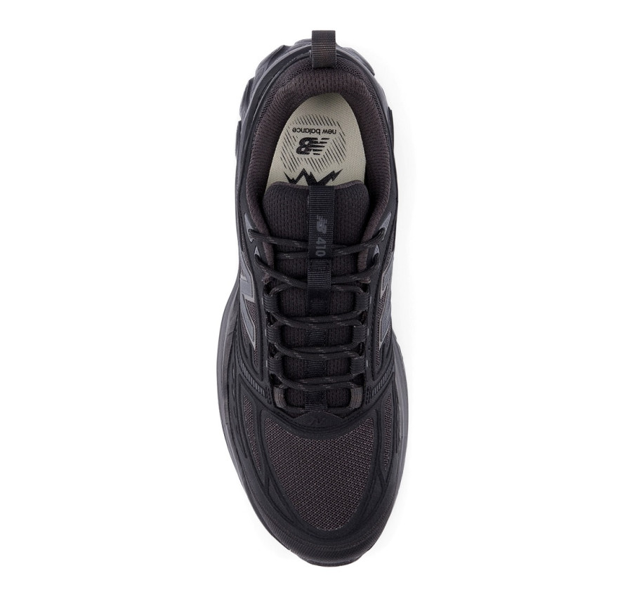 Чорні кросівки чоловічі New Balance 410 V8 вид зверху зі шнурівкою та фірмовою устілкою