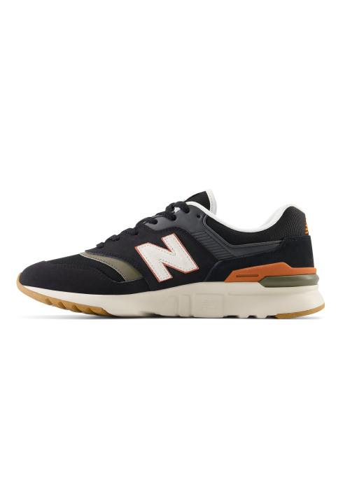 Чоловічі кросівки New Balance 997H у профіль з внутрішньої сторони з чорним текстильним верхом та помаранчевою вставкою
