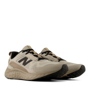 Пара чоловічих бігових кросівок New Balance Arishi v4 Utility, ракурс три чверті