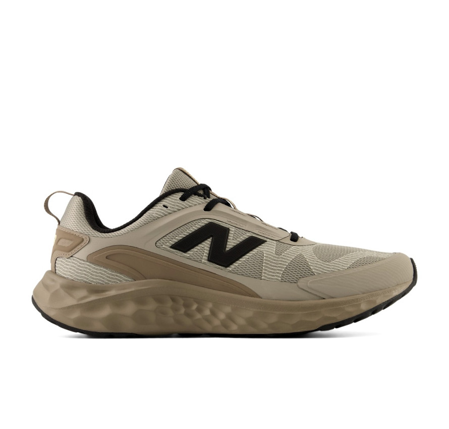Чоловічі бігові кросівки New Balance Arishi v4 Utility у коричневому кольорі, вигляд збоку