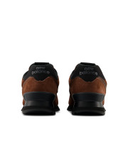 Кросівки New Balance 574 вид ззаду з чорними задниками та написом new balance