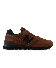 Коричневі замшеві кросівки New Balance 574 у профіль із чорним логотипом N та підошвою ENCAP