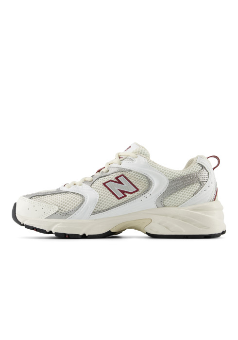 Унісекс кросівки New Balance 530 у профіль з внутрішньої сторони з білим сітчастим верхом та світлою підошвою