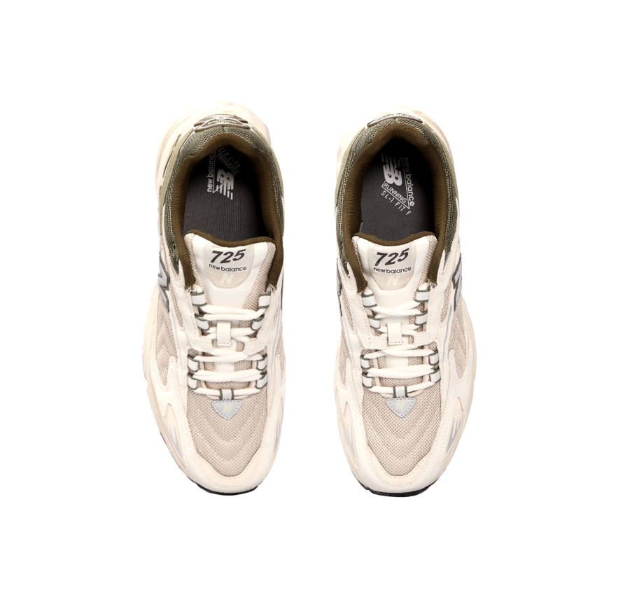 Світлі кросівки унісекс New Balance 725 вид зверху зі шнурівкою та брендованою устілкою