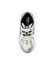 Юніорські кросівки New Balance 1906 у світло-сірому кольорі з технологічною підошвою - фото 3