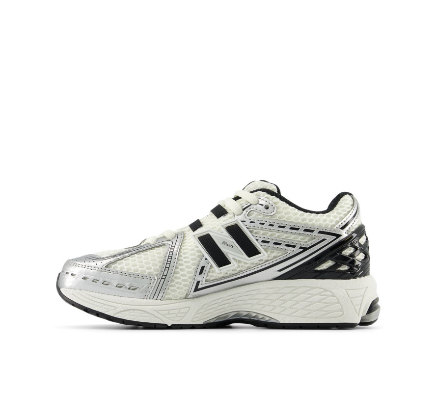 Юніорські кросівки New Balance 1906 у світло-сірому кольорі з технологічною підошвою - фото 2