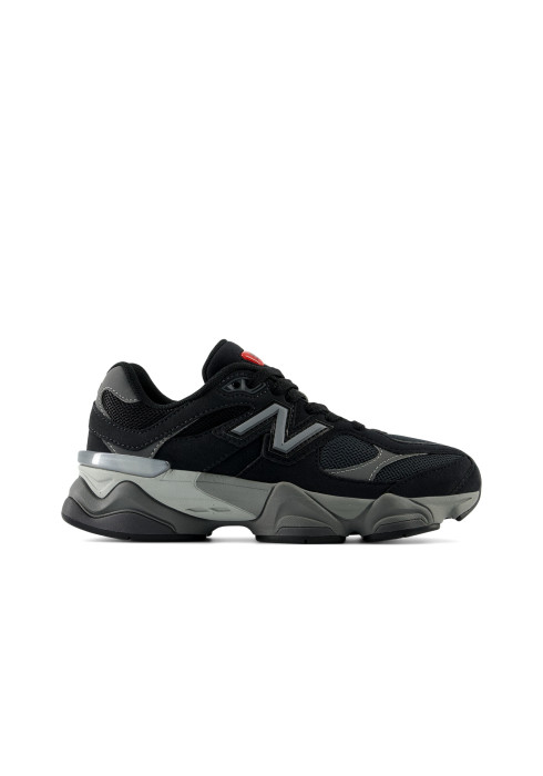Юніорські кросівки New Balance 9060 у світлому та чорному кольорі з масивною підошвою