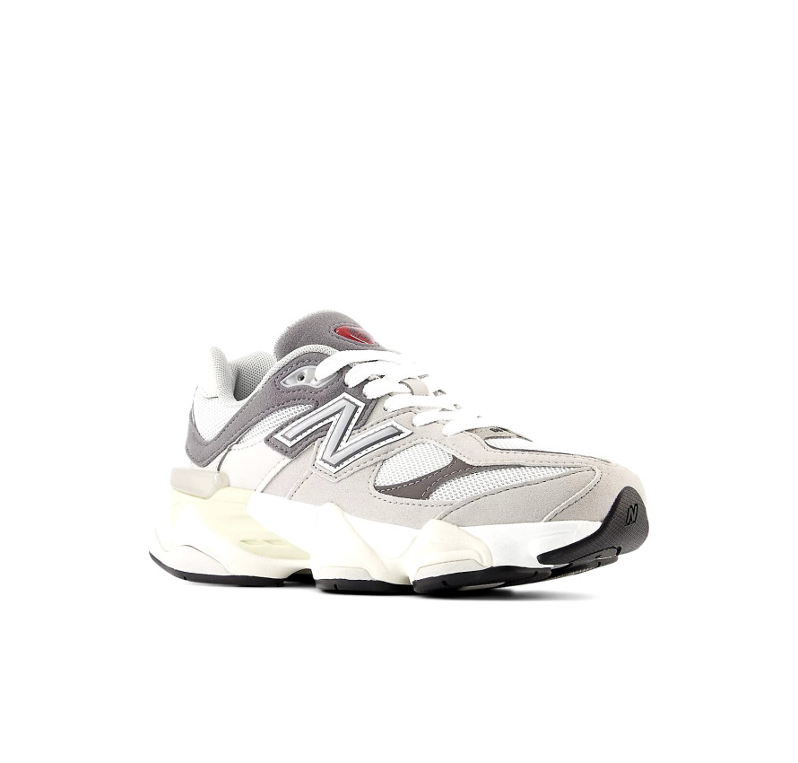 Юніорські кросівки New Balance 9060 у світлому та чорному кольорі з масивною підошвою - фото 2