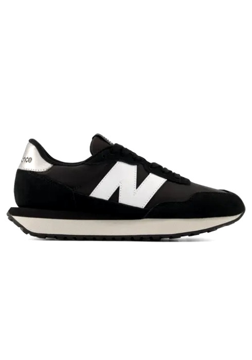 Жіночі чорні кросівки New Balance NB 237 у профіль з білим логотипом N, світлою підошвою та сріблястою п'ятою