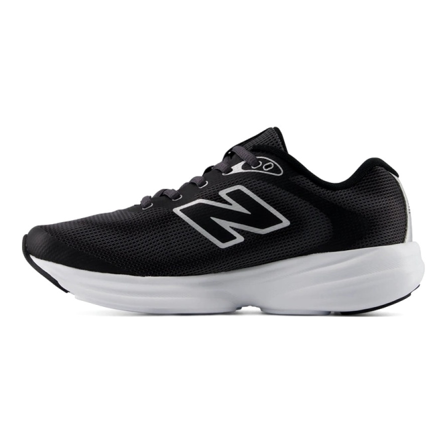 Жіночі чорні кросівки New Balance 411 v4 у профіль з внутрішньої сторони з білою підошвою