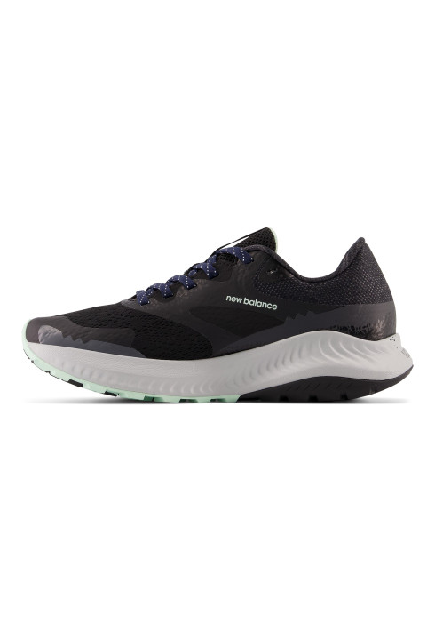 Жіночі чорні кросівки New Balance DynaSoft Nitrel v5 GTX у профіль з внутрішньої сторони з написом бренду