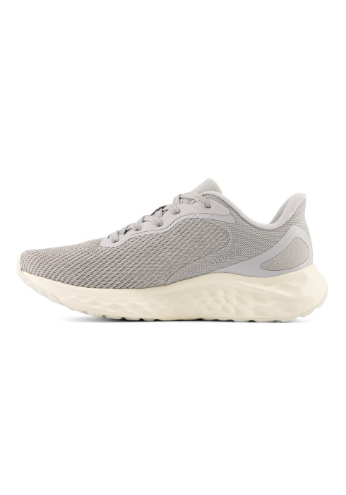 Жіночі сірі кросівки New Balance Fresh Foam Arishi у профіль з внутрішньої сторони з написом бренду