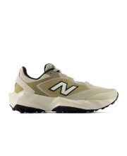 Жіночі бежево-оливкові кросівки New Balance Tektrel Utility у профіль з чорним логотипом N та агресивним протектором