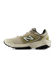 Жіночі бежево-оливкові кросівки New Balance Tektrel Utility у профіль з внутрішньої сторони з масивною підошвою