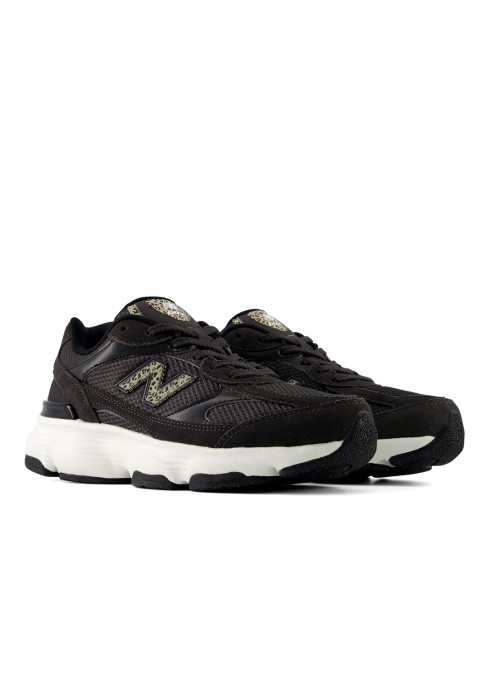 Жіночі чорні кросівки New Balance 603 Animal з леопардовими вставками, ракурс 3/4