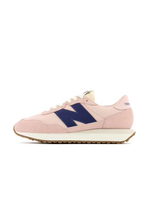 Жіночі рожеві кросівки New Balance 237 у профіль з синім логотипом N та світлою підошвою