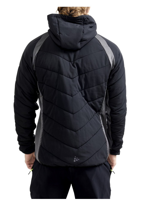 Чоловіча чорна куртка Craft ADV Explore Hybrid Jacket з капюшоном вид ззаду на моделі
