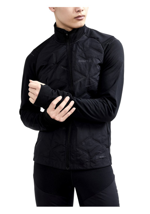 Чоловіча чорна зимова куртка для бігу CRAFT ADV SubZ Jacket 2 Ventair на моделі спереду