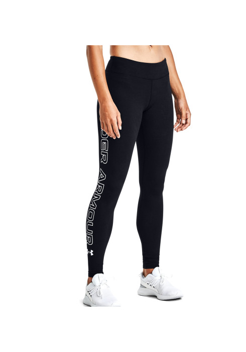 Жіночі чорні бавовняні легінси Under Armour Favorite WM з великим білим вертикальним написом на нозі на моделі в профіль
