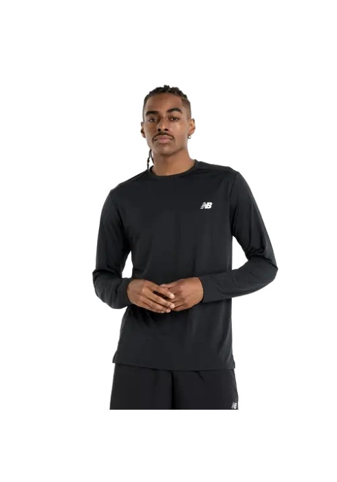 Чоловічий чорний лонгслів New Balance Performance для спорту та тренувань на моделі спереду