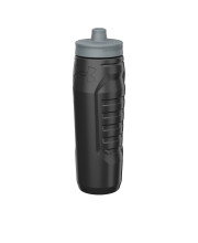 Чорна спортивна пляшка для води Under Armour Sideline Squeeze 950 мл з сірою кришкою під кутом на білому тлі