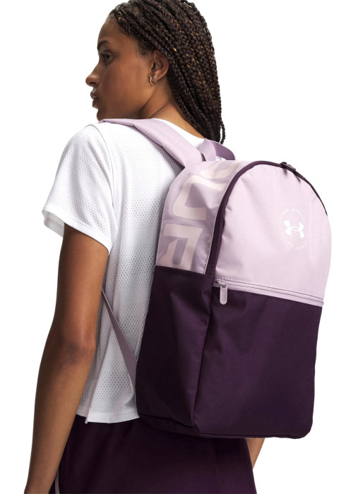 Дівчина з бузковим рюкзаком Under Armour Essential Printed BP за спиною