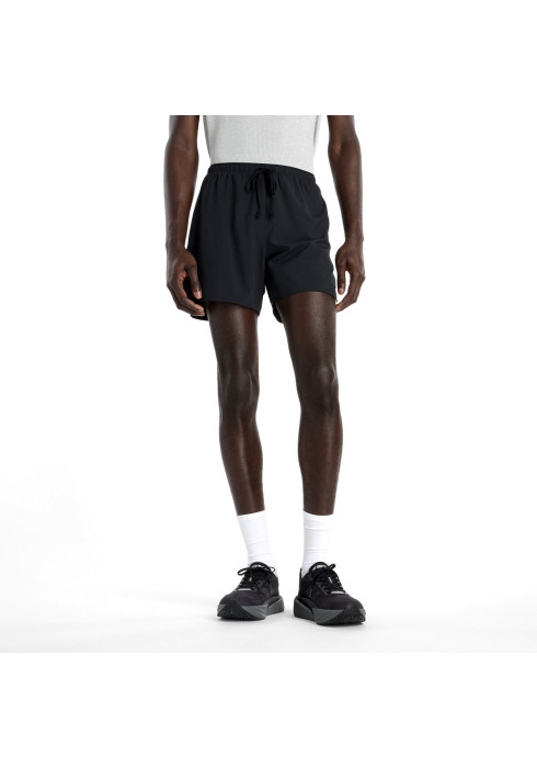 Чоловічі бігові шорти New Balance Run Essentials 5 чорного кольору, вигляд спереду