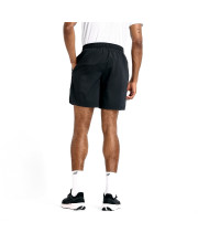 Чоловік у чорних спортивних шортах NB Sport Short 7" та білій футболці, вигляд спереду, фірмовий білий логотип на лівому стегні - фото 2