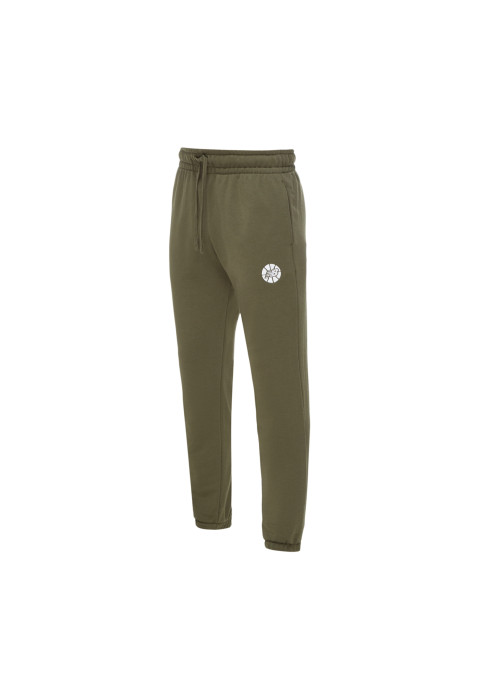 Оливково-зелені чоловічі спортивні штани New Balance Hoops Essentials студійний вигляд спереду в три чверті на білому тлі