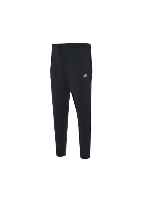 Чорні чоловічі спортивні штани New Balance Tech Knit завуженого крою студійний вигляд спереду на білому тлі