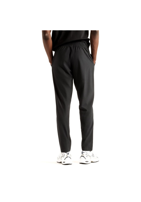 Чоловічі спортивні штани New Balance Utility Stretch Woven чорного кольору, вигляд ззаду