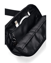 Внутрішнє відділення сумки Under Armour Loudon Waist Bag Xbody з кишенями та карабіном для ключів
