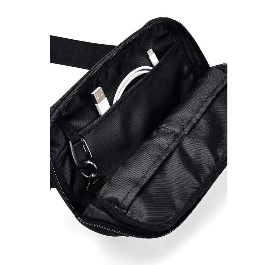Внутрішнє відділення сумки Under Armour Loudon Waist Bag Xbody з кишенями та карабіном для ключів