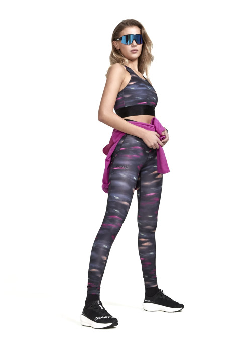 Жіночі універсальні тайтси CRAFT CORE Essence Tights W арт. 1908772-716999 з принтом на моделі у повний зріст