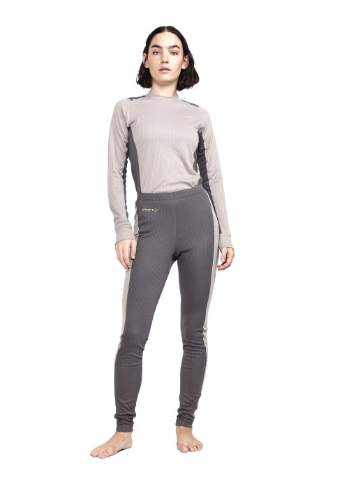 Термобілизна жіноча комплект CRAFT CORE DRY BASELAYER SET W арт. 1909706-230985 сіро-бежевого кольору на моделі спереду у повний зріст