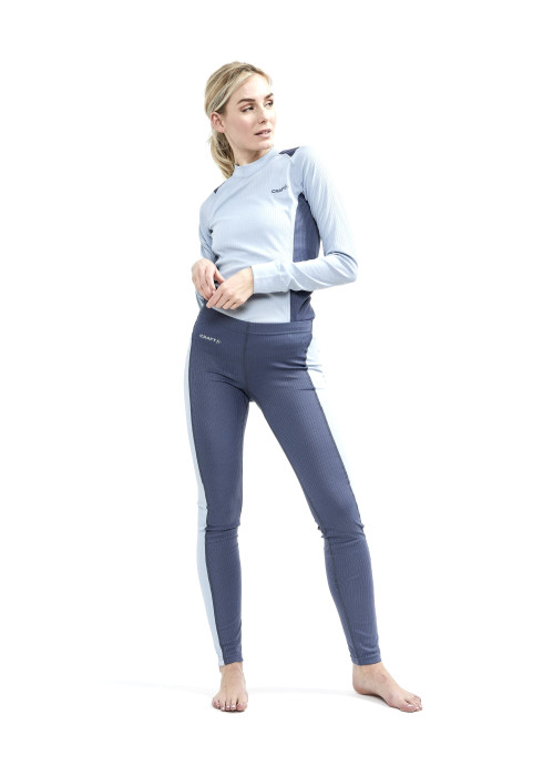 Термобілизна жіноча комплект CRAFT CORE DRY BASELAYER SET W арт. 1909706-300909 блакитно-синього кольору на моделі у повний зріст