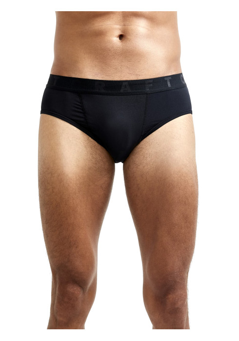 Чоловічі чорні спортивні труси-сліпи Craft Core Dry Brief на тілі з брендованим еластичним поясом