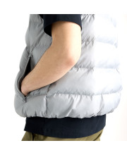 Бічна кишеня на блискавці та стьобана фактура жилета New Balance Boston Puffer Vest